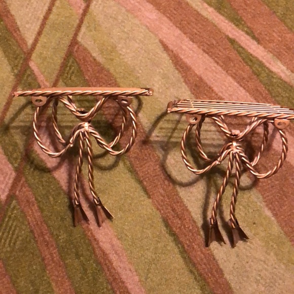 Vintage 1970’s boho Homco brass tone ribbon wall shelves - Picture 5 of 9